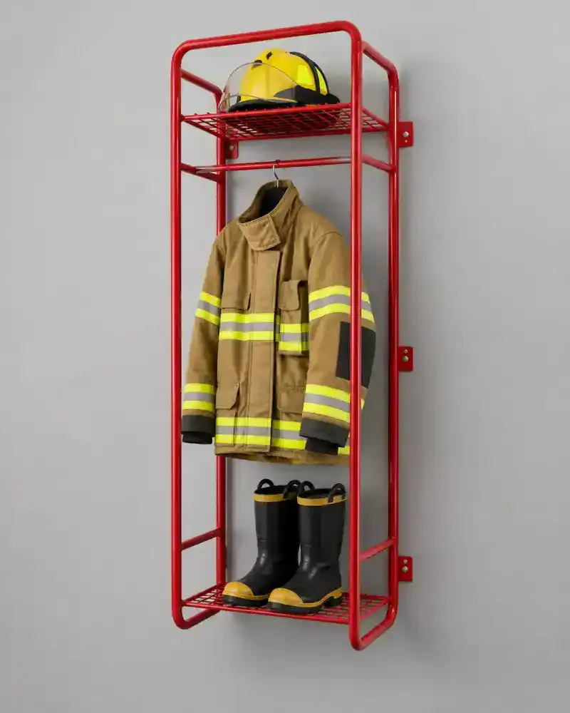 casillero de pared para equipo de bombero sobre fondo gris claro